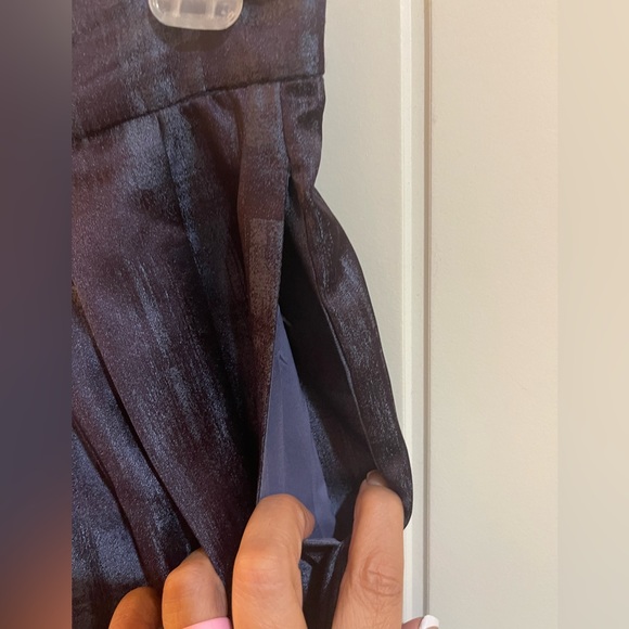 Beautiful silk like skirt - Picture 2 of 3